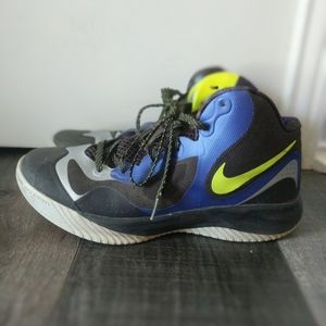 Men's basketball shoes